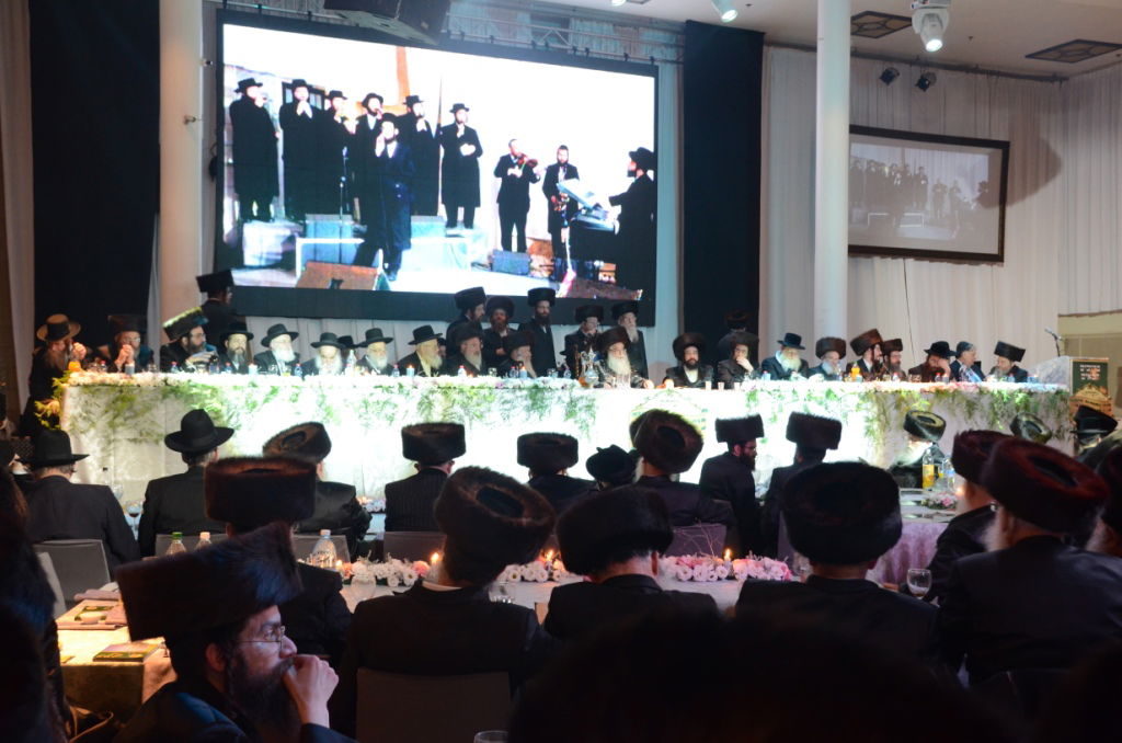 צאנז: שבע ברכות ודינר לרגל חנוכת הבנין החדש