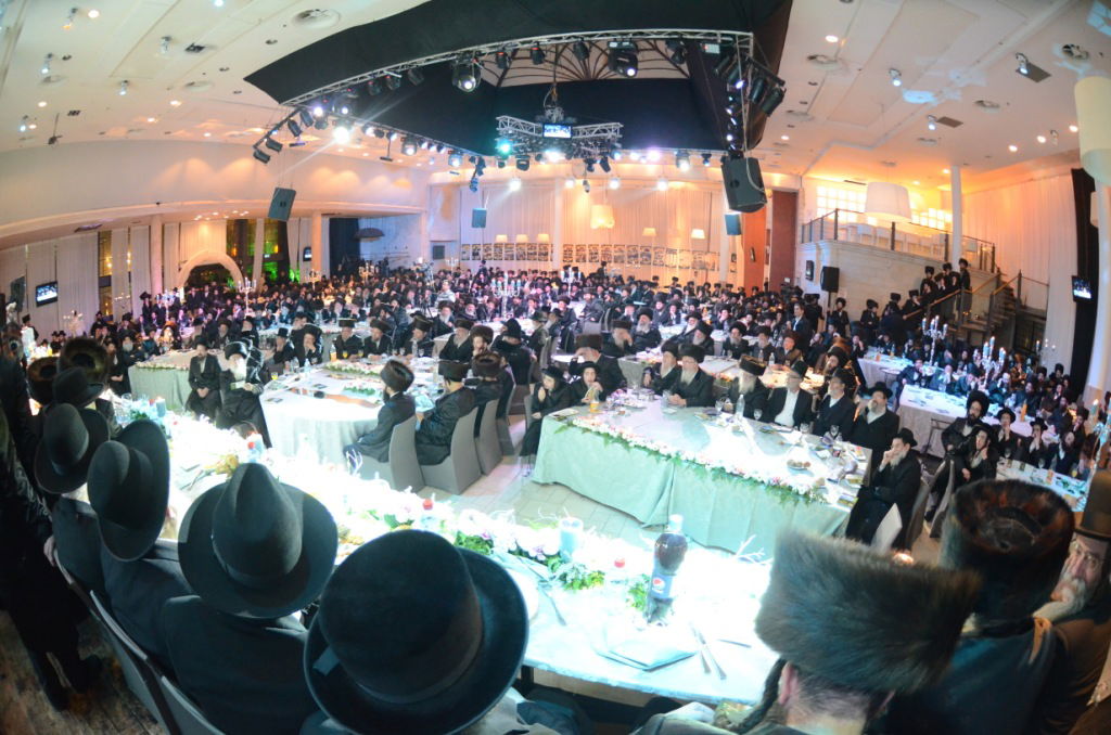 צאנז: שבע ברכות ודינר לרגל חנוכת הבנין החדש