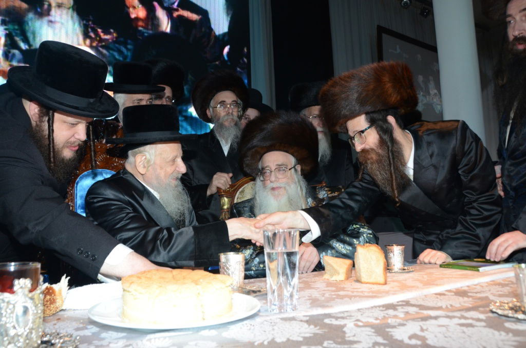 צאנז: שבע ברכות ודינר לרגל חנוכת הבנין החדש