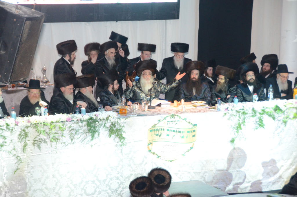 צאנז: שבע ברכות ודינר לרגל חנוכת הבנין החדש