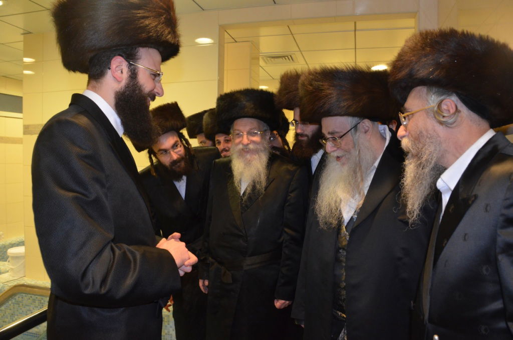 צאנז: שבע ברכות ודינר לרגל חנוכת הבנין החדש