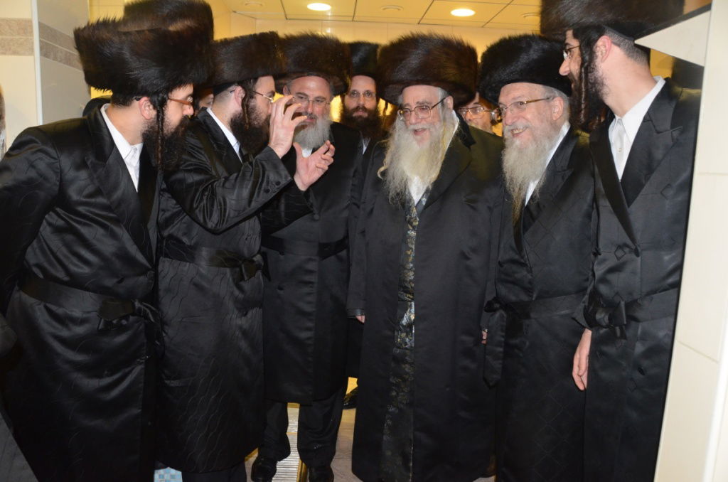 צאנז: שבע ברכות ודינר לרגל חנוכת הבנין החדש