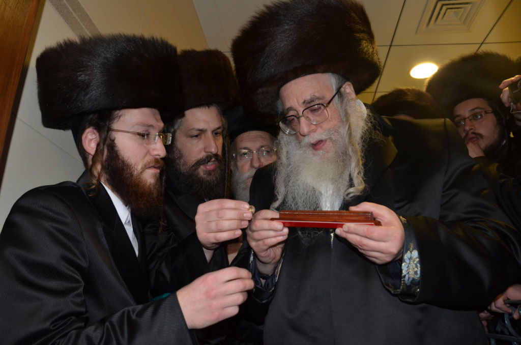 צאנז: שבע ברכות ודינר לרגל חנוכת הבנין החדש