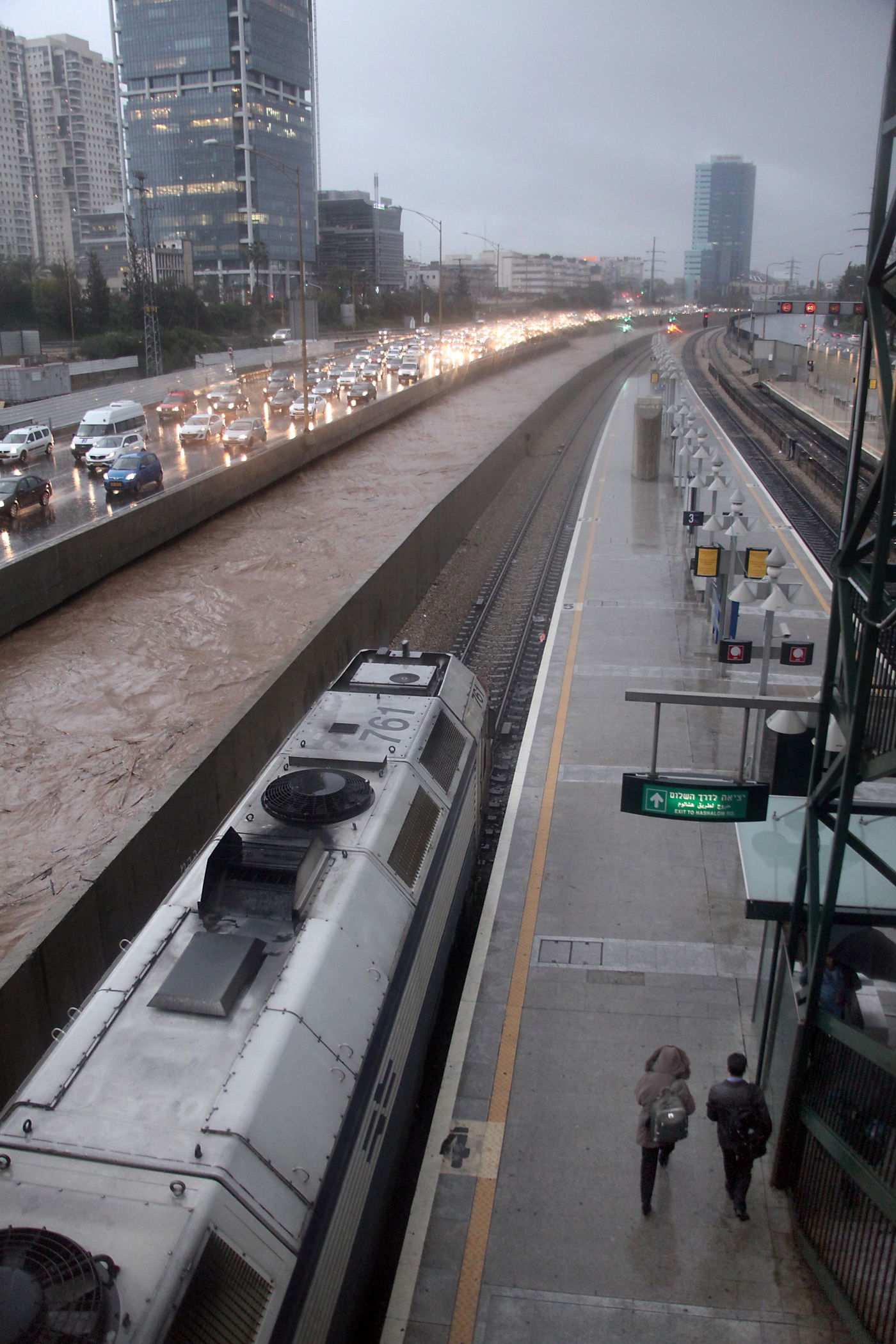 נחל איילון עולה על גדותיו | ארכיון