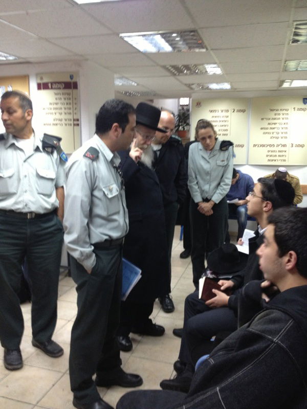 ליצמן עם בחורי ישיבות בבקו"ם