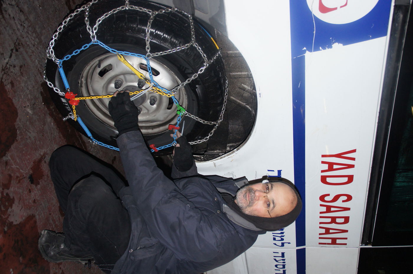 הרכבת השרשראות על רכבי הארגון