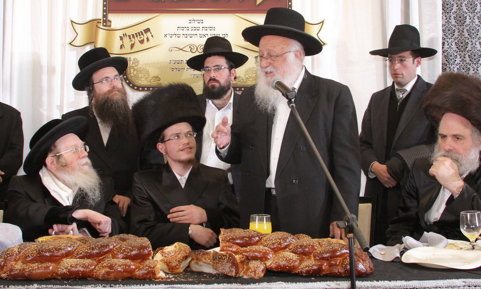 ראש ישיבת פוניבז' הרב פוברסקי נואם