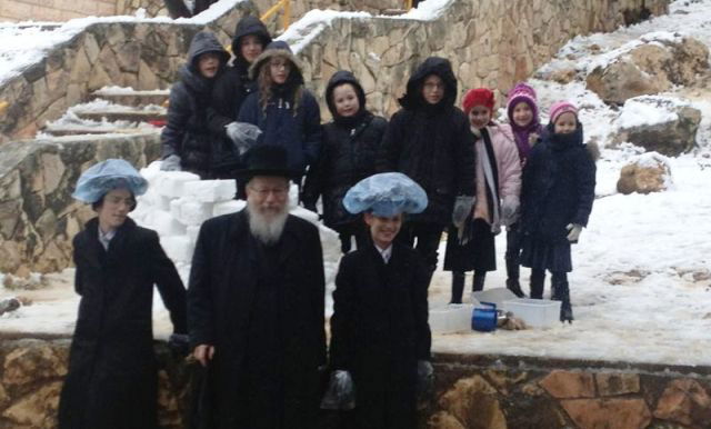 סגן שר הבריאות יעקב ליצמן ונכדיו