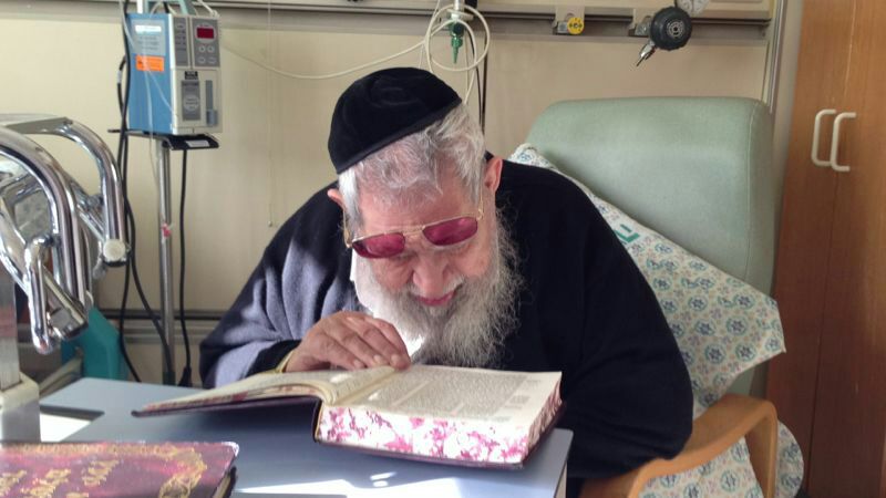 מרן הרב עובדיה הבוקר בבית-החולים
