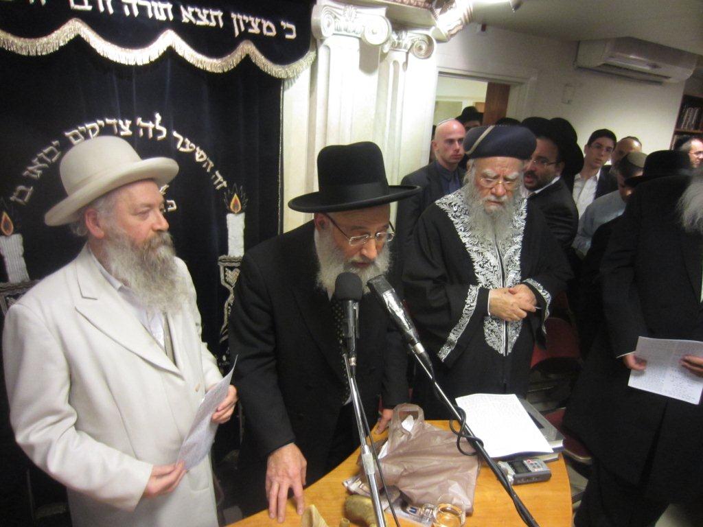 צפו בתיעוד: תפילה לשלומו של מרן הרב עובדיה יוסף