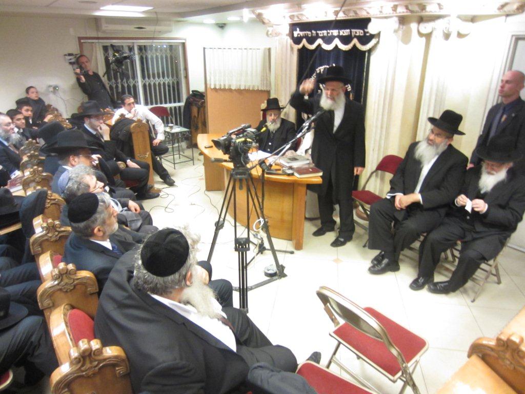 צפו בתיעוד: תפילה לשלומו של מרן הרב עובדיה יוסף