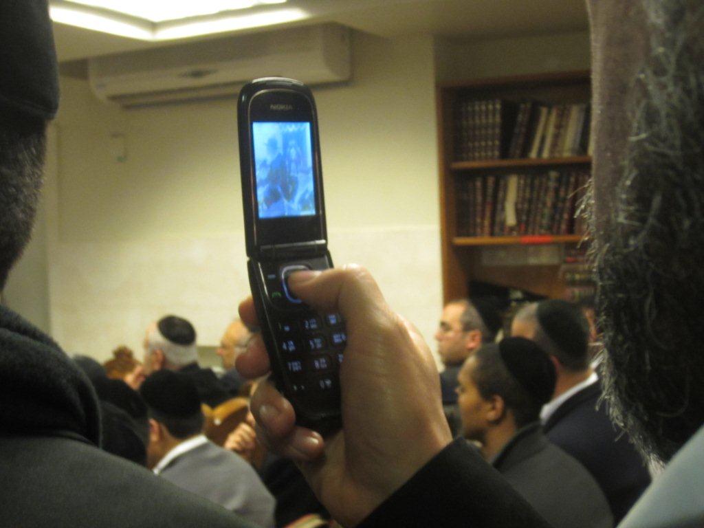 צפו בתיעוד: תפילה לשלומו של מרן הרב עובדיה יוסף