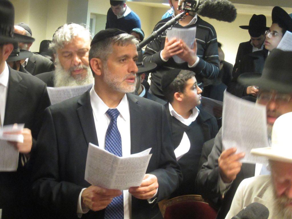 צפו בתיעוד: תפילה לשלומו של מרן הרב עובדיה יוסף