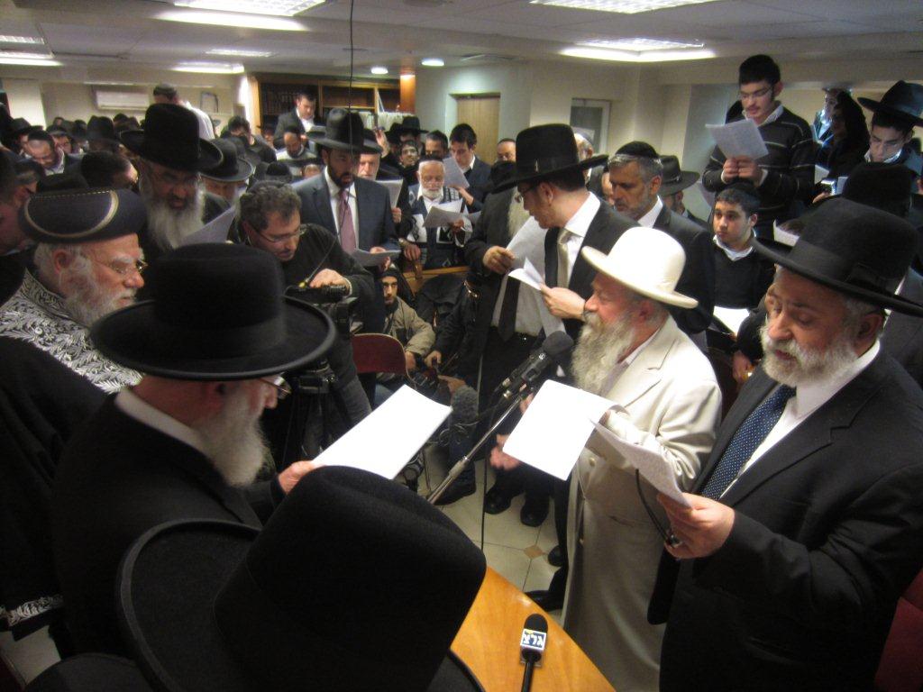 צפו בתיעוד: תפילה לשלומו של מרן הרב עובדיה יוסף