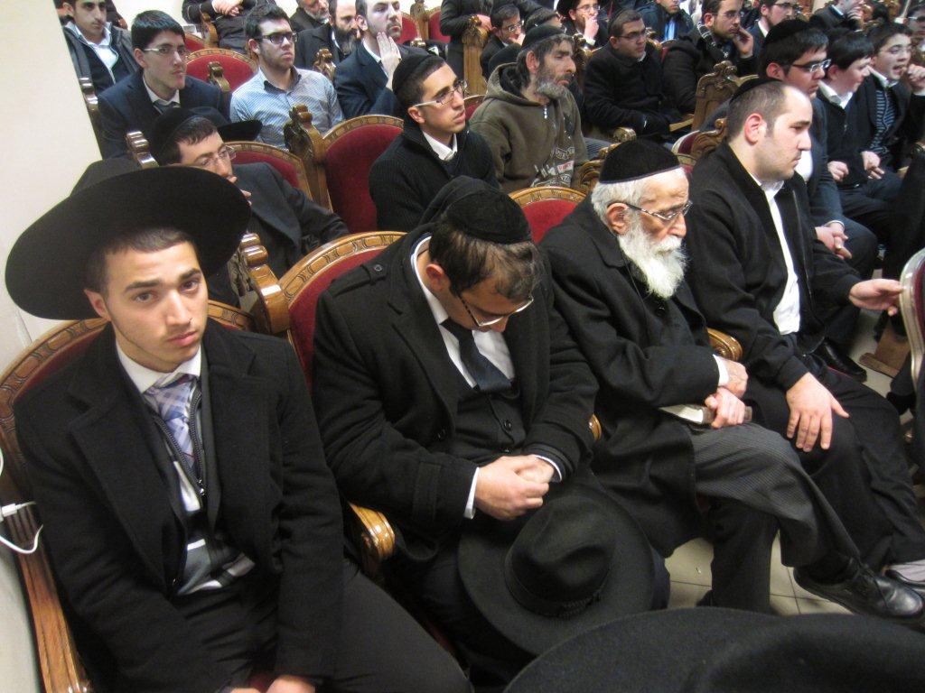 צפו בתיעוד: תפילה לשלומו של מרן הרב עובדיה יוסף