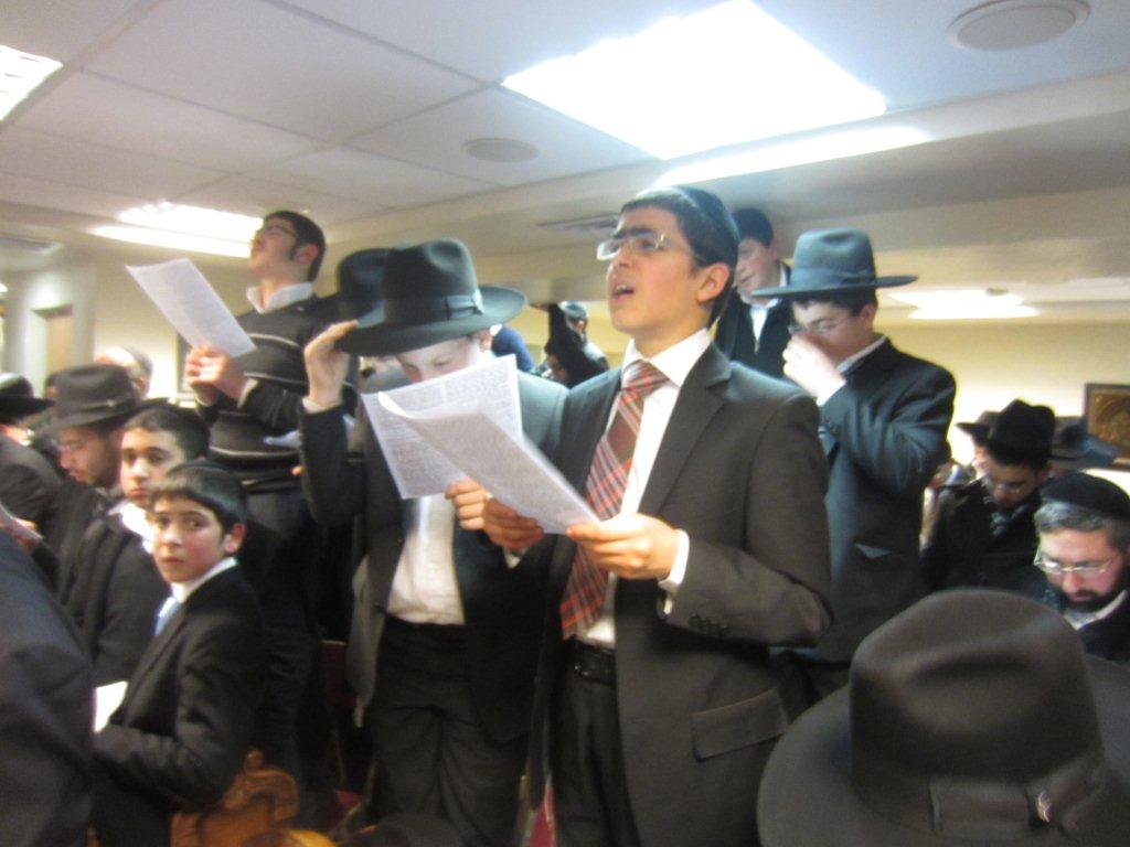 צפו בתיעוד: תפילה לשלומו של מרן הרב עובדיה יוסף