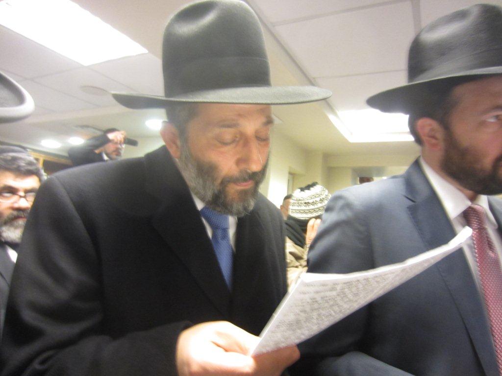 צפו בתיעוד: תפילה לשלומו של מרן הרב עובדיה יוסף