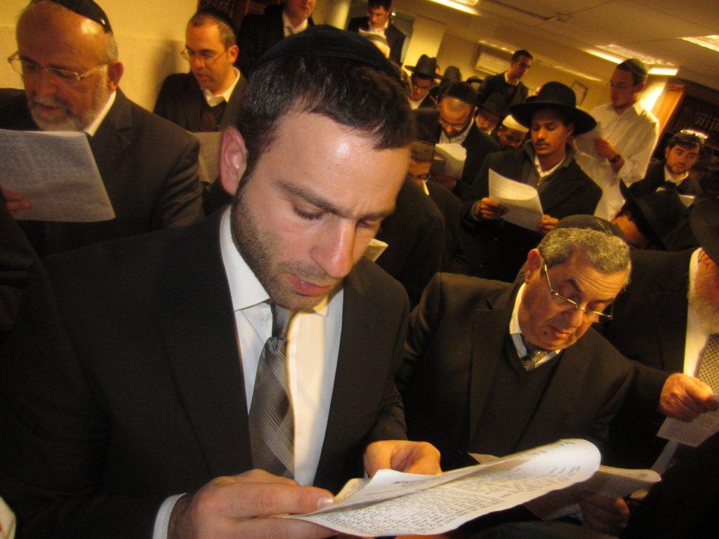 צפו בתיעוד: תפילה לשלומו של מרן הרב עובדיה יוסף