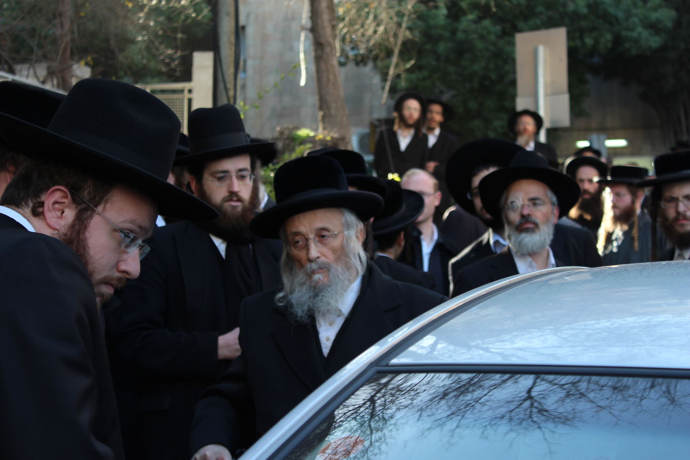 אלפים נפרדו מהגאון הרב יעקב ישעיה בלויא זצ"ל