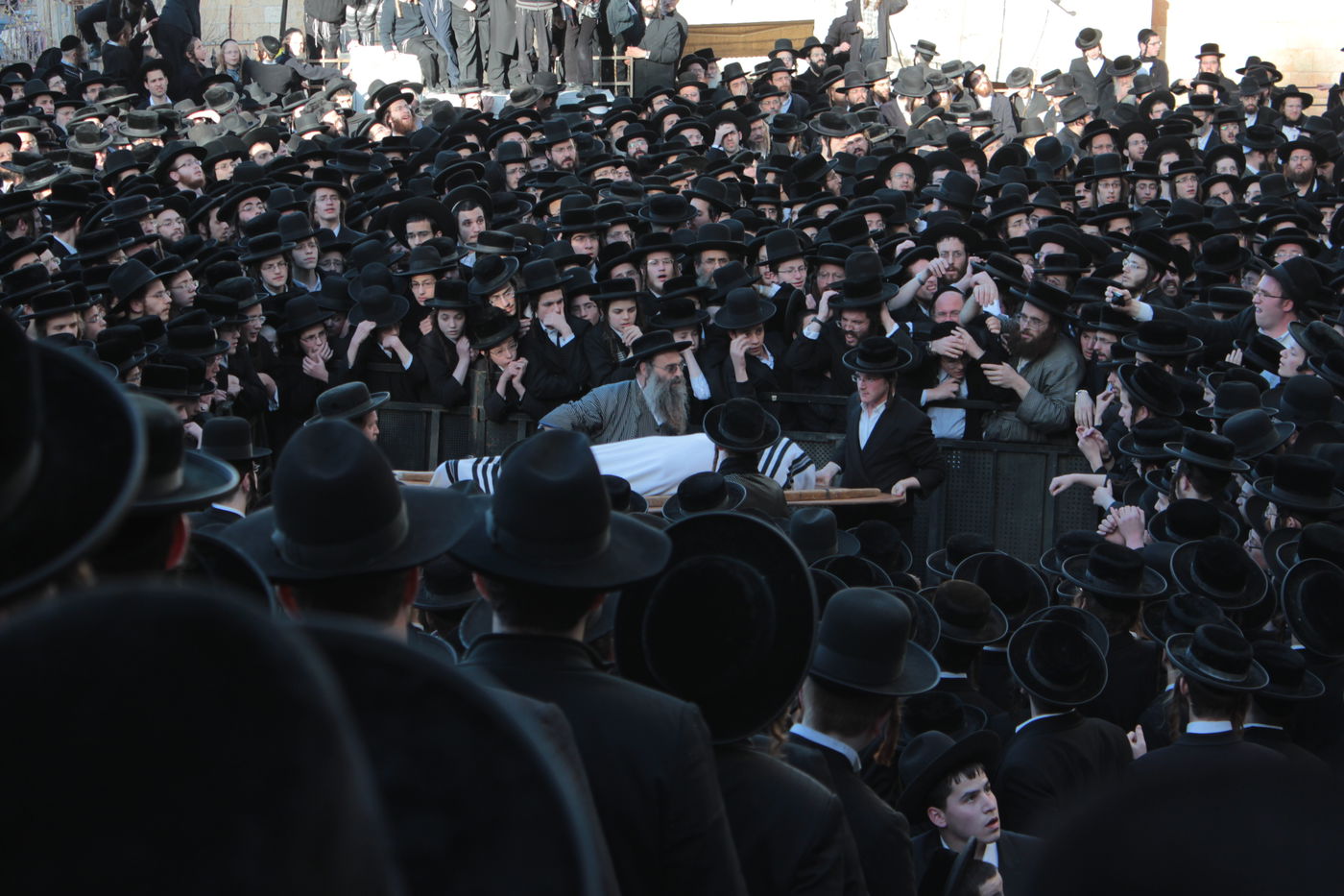 אלפים נפרדו מהגאון הרב יעקב ישעיה בלויא זצ"ל