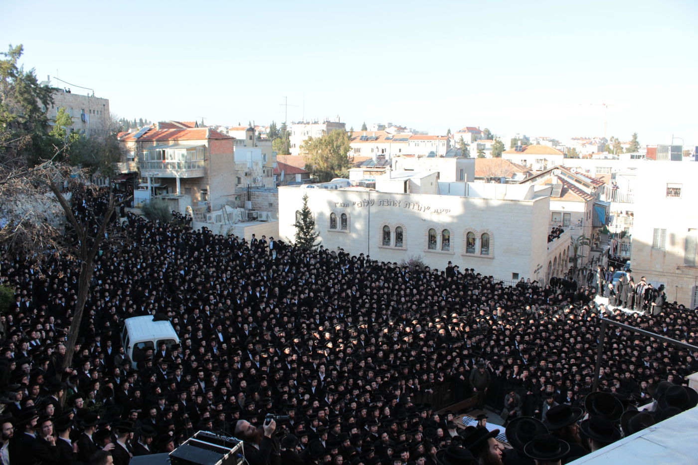 אלפים נפרדו מהגאון הרב יעקב ישעיה בלויא זצ"ל