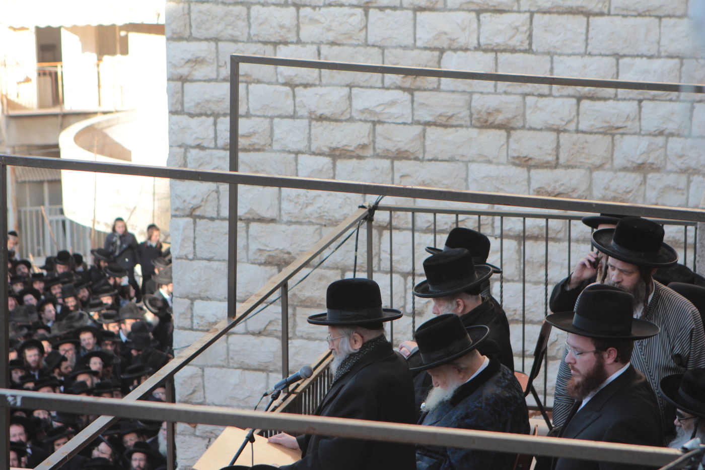 אלפים נפרדו מהגאון הרב יעקב ישעיה בלויא זצ"ל