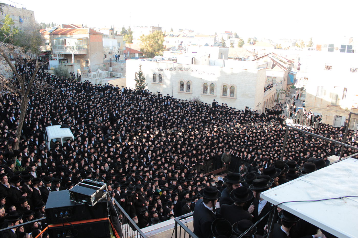 אלפים נפרדו מהגאון הרב יעקב ישעיה בלויא זצ"ל