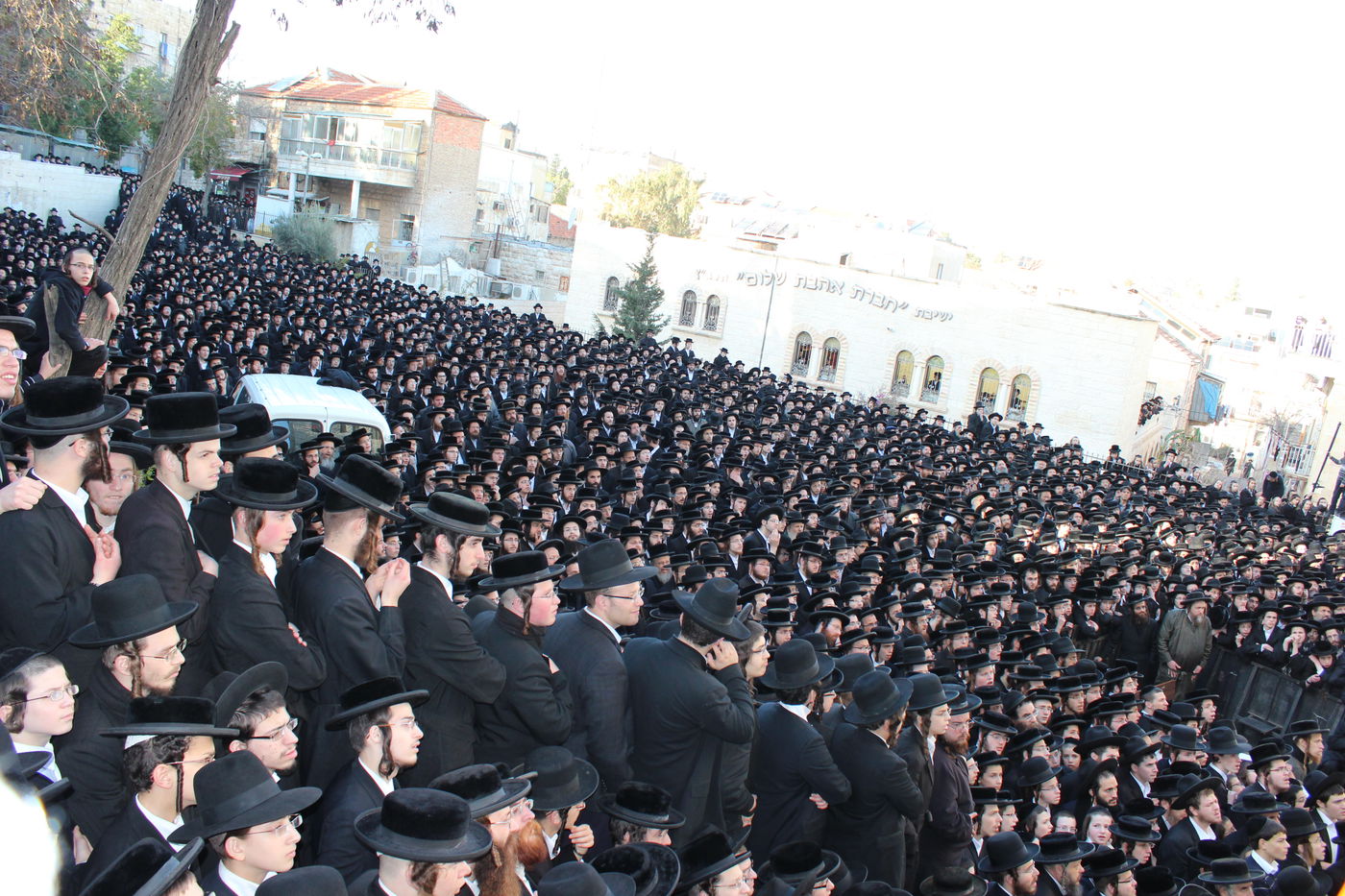 אלפים נפרדו מהגאון הרב יעקב ישעיה בלויא זצ"ל