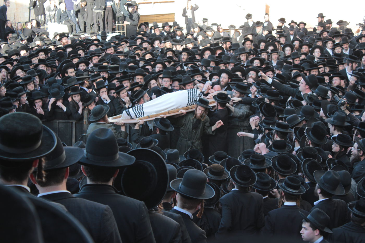 אלפים נפרדו מהגאון הרב יעקב ישעיה בלויא זצ"ל