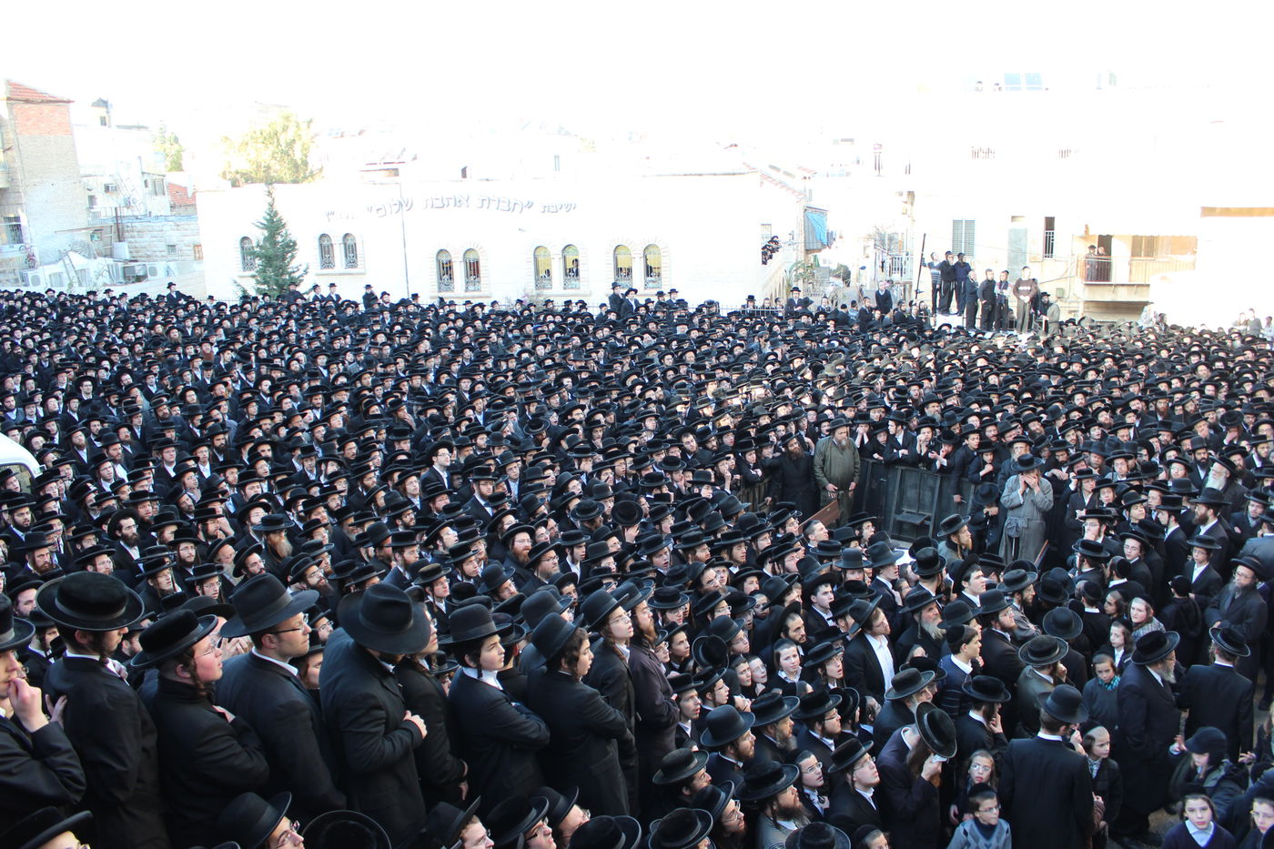 אלפים נפרדו מהגאון הרב יעקב ישעיה בלויא זצ"ל