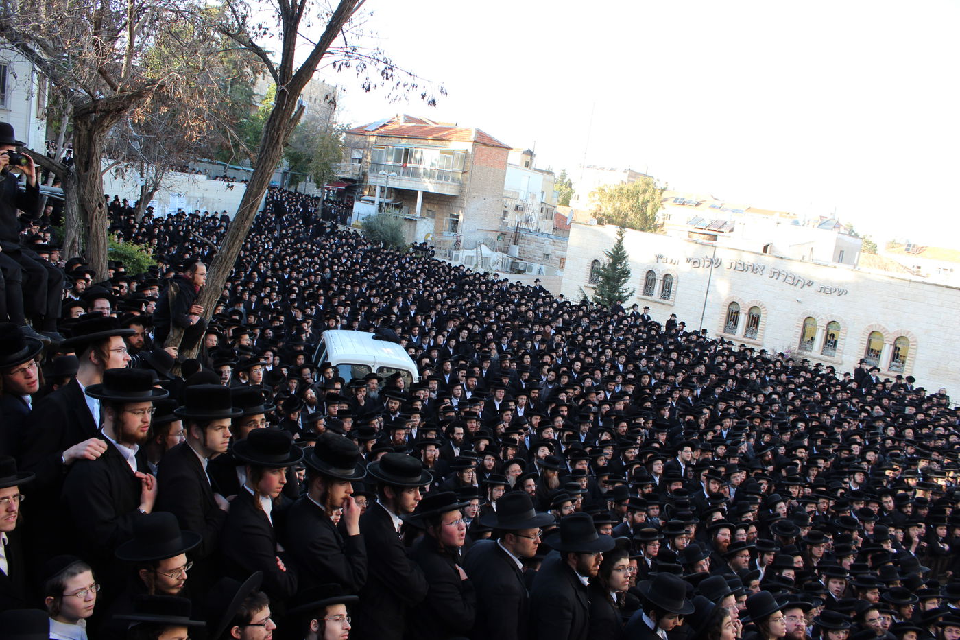 אלפים נפרדו מהגאון הרב יעקב ישעיה בלויא זצ"ל