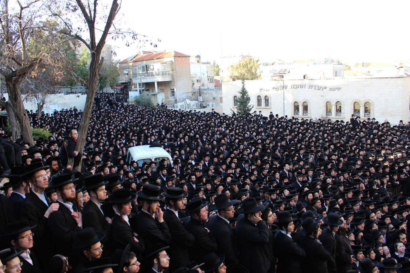 אלפים נפרדו מהגאון הרב יעקב ישעיה בלויא זצ"ל