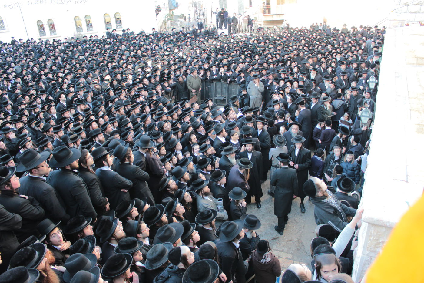 אלפים נפרדו מהגאון הרב יעקב ישעיה בלויא זצ"ל