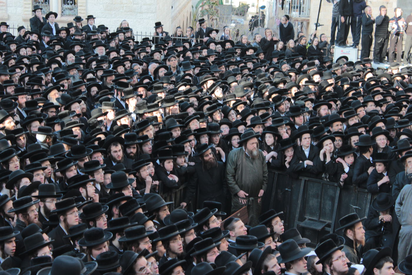 אלפים נפרדו מהגאון הרב יעקב ישעיה בלויא זצ"ל