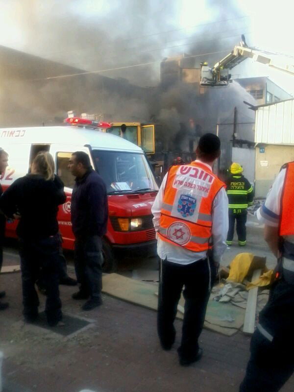 כוחות כיבוי אש השתלטו על שריפת ענק במפעל בנתניה