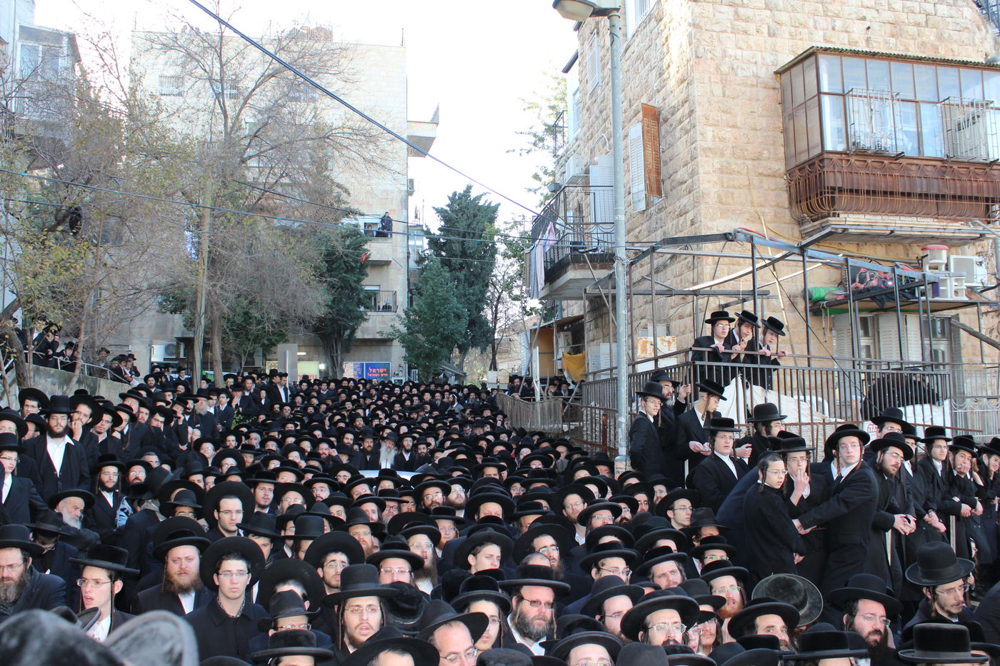 אלפים נפרדו מהגאון הרב יעקב ישעיה בלויא זצ"ל