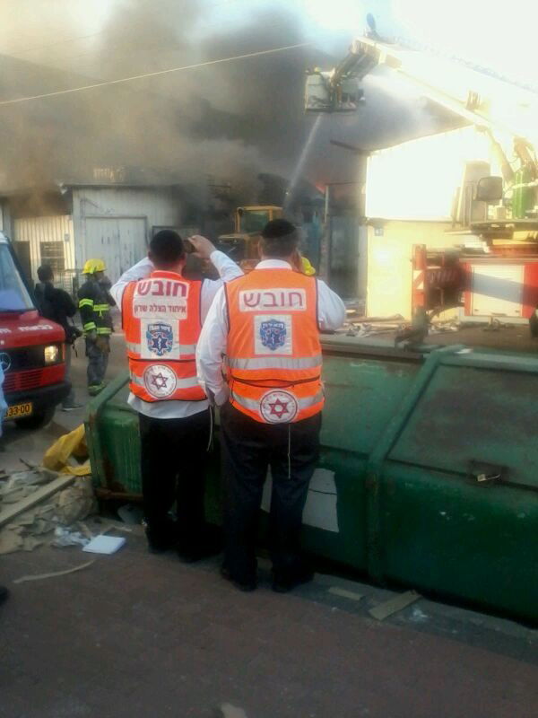 כוחות כיבוי אש השתלטו על שריפת ענק במפעל בנתניה