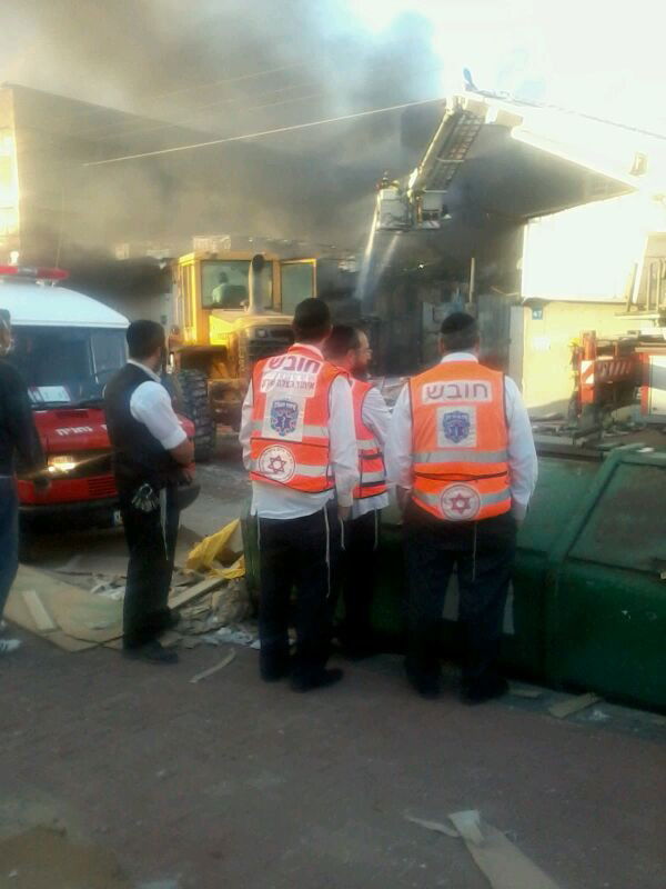 כוחות כיבוי אש השתלטו על שריפת ענק במפעל בנתניה