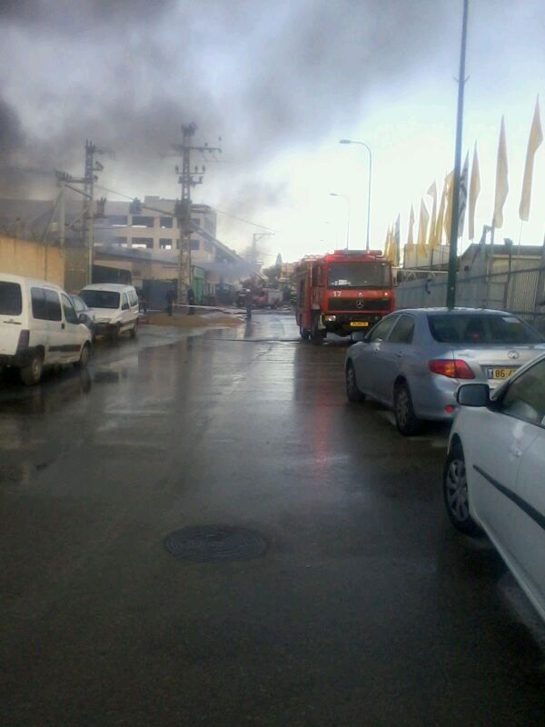 כוחות כיבוי אש השתלטו על שריפת ענק במפעל בנתניה