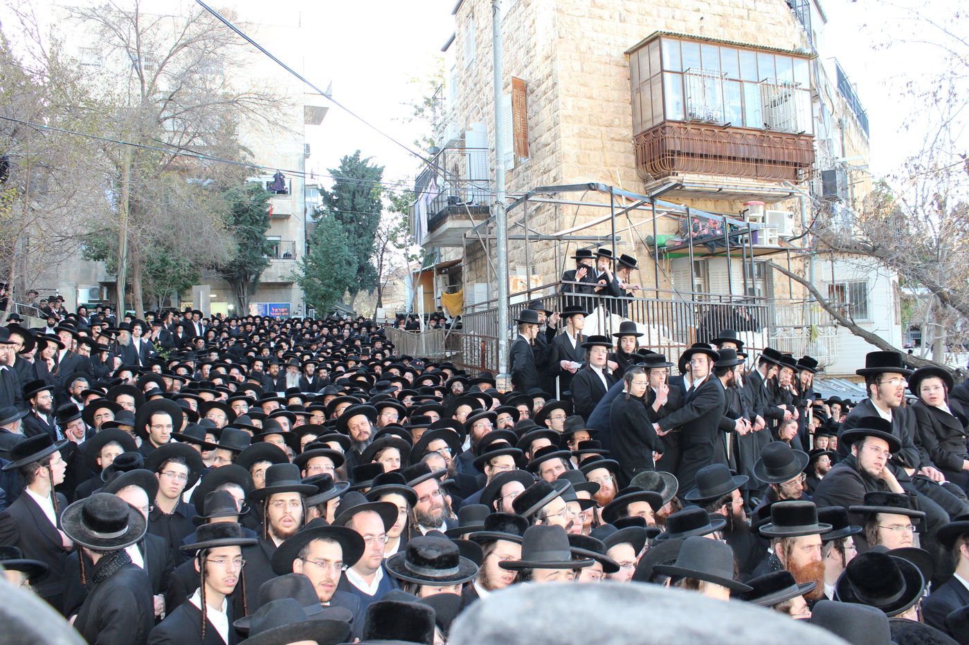אלפים נפרדו מהגאון הרב יעקב ישעיה בלויא זצ"ל