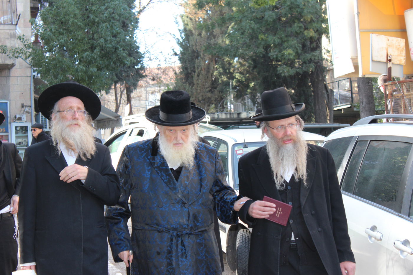 אלפים נפרדו מהגאון הרב יעקב ישעיה בלויא זצ"ל