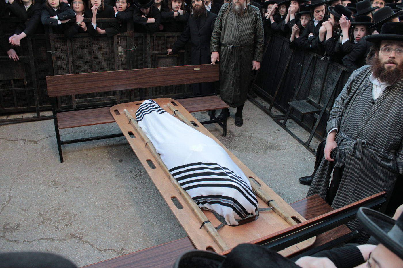 אלפים נפרדו מהגאון הרב יעקב ישעיה בלויא זצ"ל