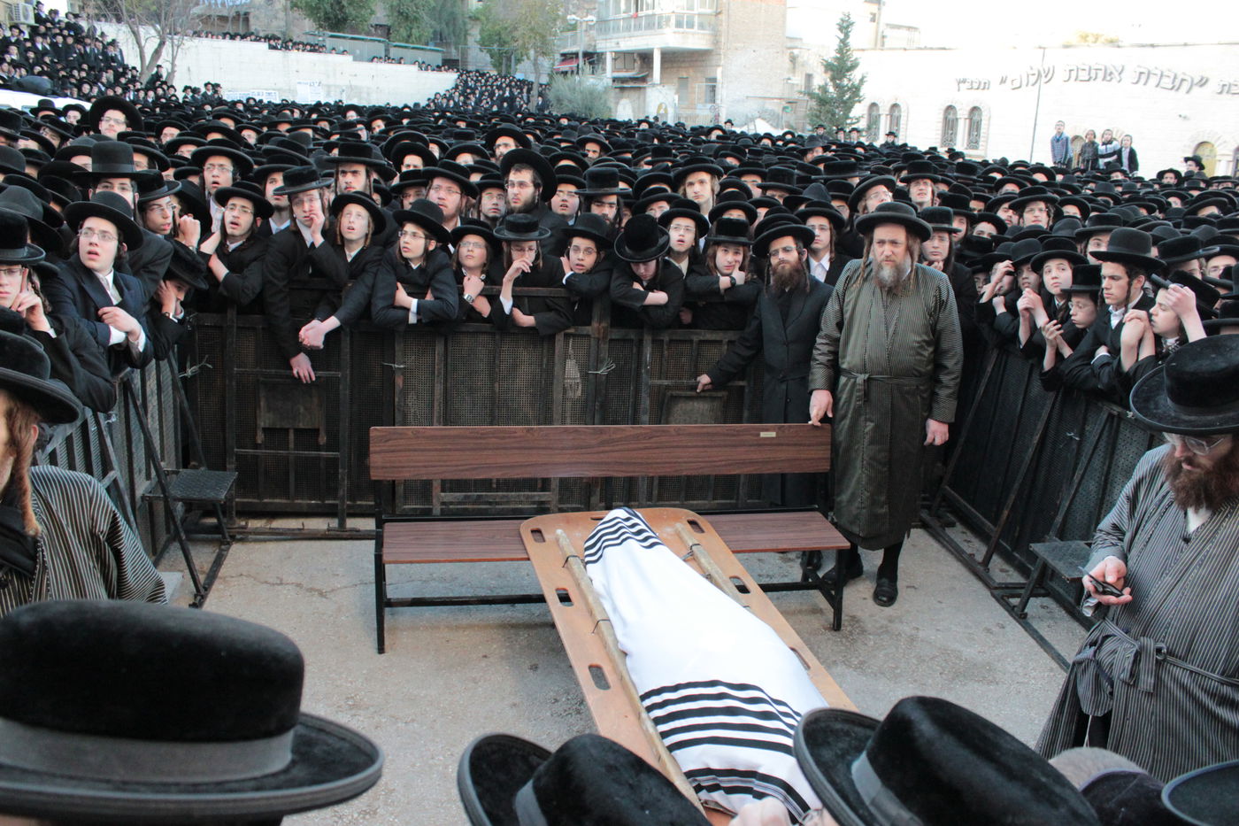 אלפים נפרדו מהגאון הרב יעקב ישעיה בלויא זצ"ל