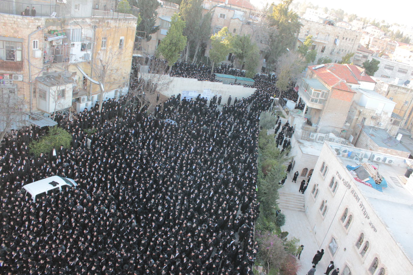 אלפים נפרדו מהגאון הרב יעקב ישעיה בלויא זצ"ל