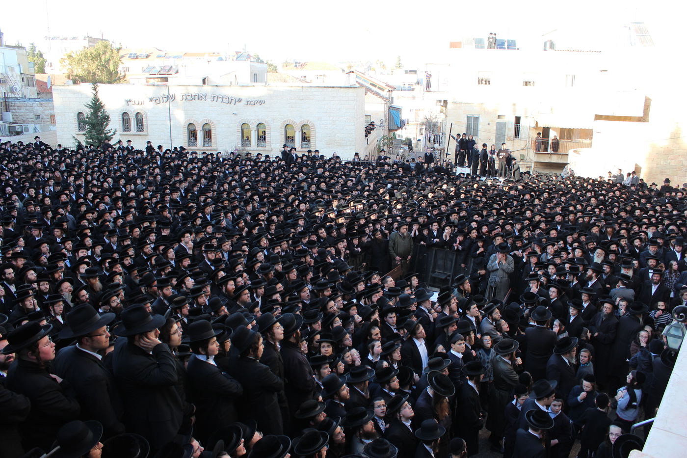 אלפים נפרדו מהגאון הרב יעקב ישעיה בלויא זצ"ל