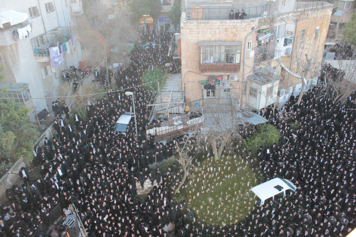 אלפים נפרדו מהגאון הרב יעקב ישעיה בלויא זצ"ל