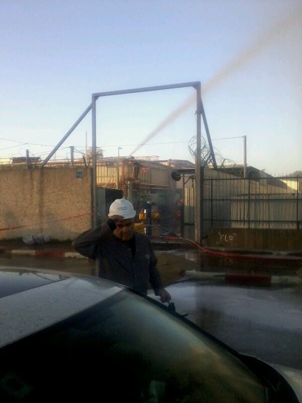 כוחות כיבוי אש השתלטו על שריפת ענק במפעל בנתניה