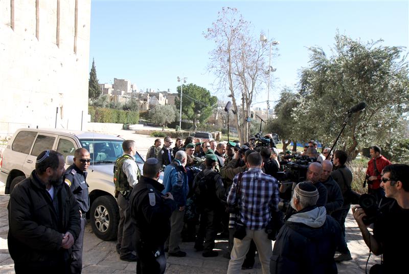 ליברמן בחברון: מתפלל לניצחון