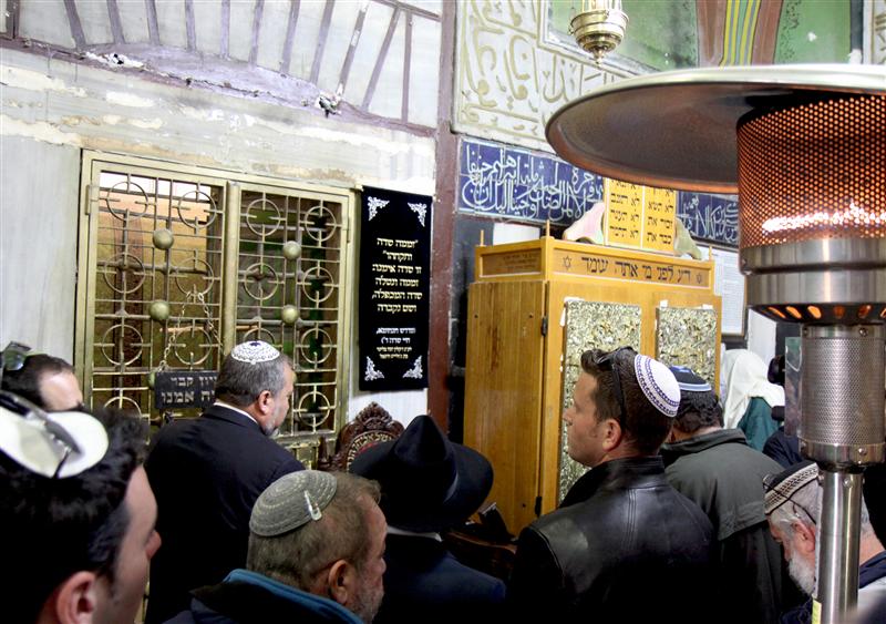 ליברמן בחברון: מתפלל לניצחון