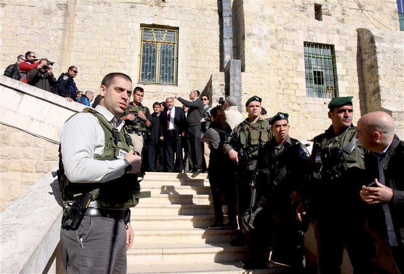 ליברמן בחברון: מתפלל לניצחון